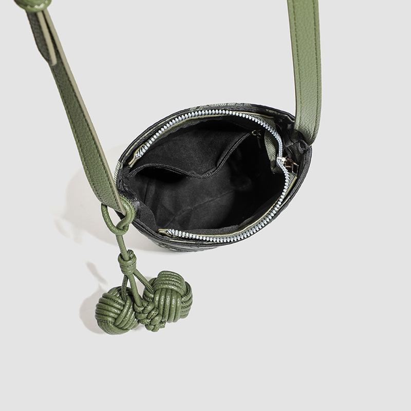 Casual Niche and Versatile Single-shoulder Crossbody Bag Commuting Bucket Bag and Versatile Phone Bag