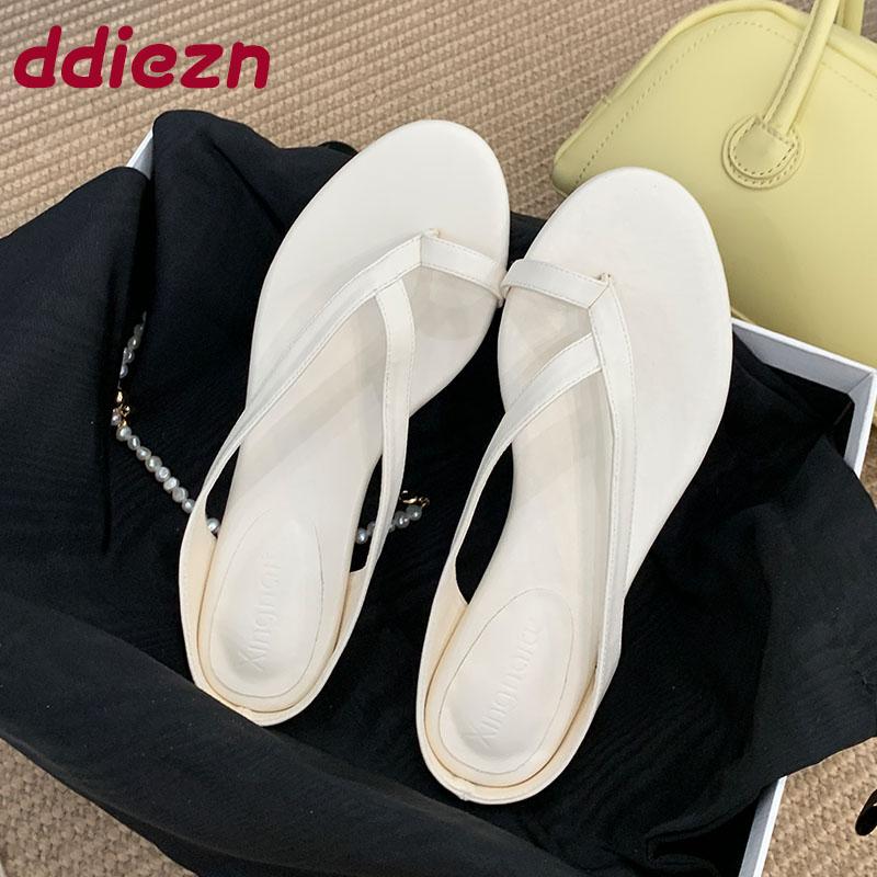 Mode Luxus Schuhe Niedriger Absatz Damen Hausschuhe Zehensandalen Schuhe Mode Runde Zehenpartie Damen Absatz-Hausschuhe Schuhe Damen Pantoletten Sandalen