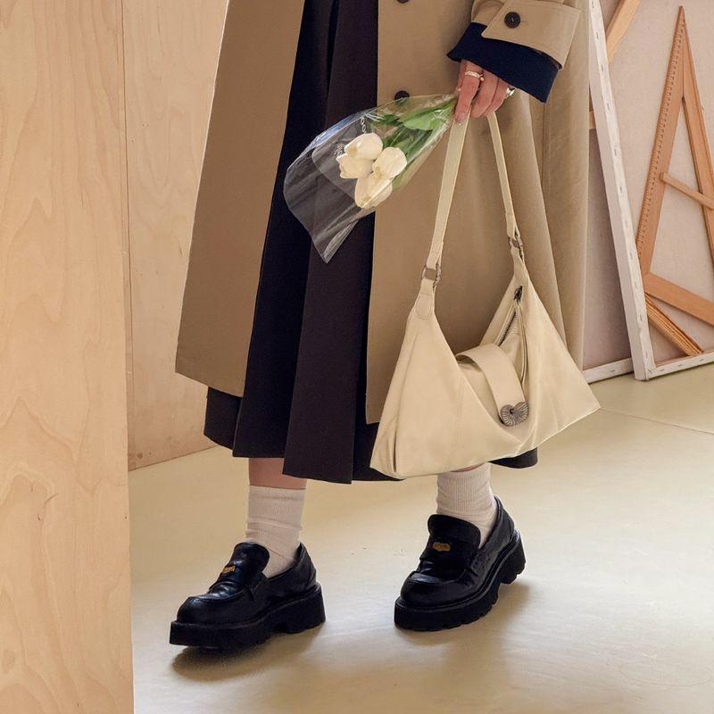 

Micocah Conch Impression Niche Style Bag Underarm Bag Classy Messenger Bag Women s Bag Commuter Tote COCONUT MILK WHITE