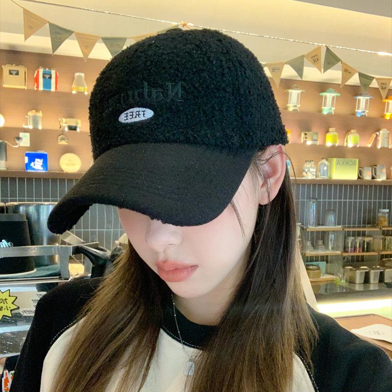 Autumn and Winter New Baseball Cap Embroidered Letters Lamb Wool Thermal Cap Fashion Winter Thermal Hat Tide