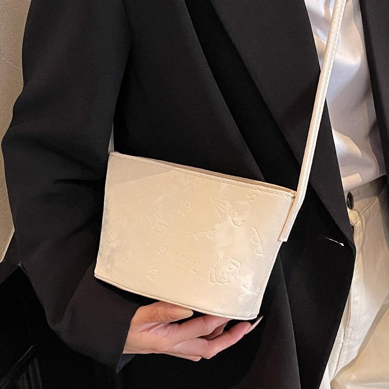 2025 New Simple Style Solid Color Cute Embossed Bucket Bag Niche Versatile Commuter Texture Shoulder Messenger Bag Women