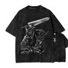 Φαρδύ Vintage T-Shirt με Acid Wash και Κοντό Μανίκι με Γραφικό Σχέδιο του Guts, του Μαύρου Ξιφομάχου από το Berserk