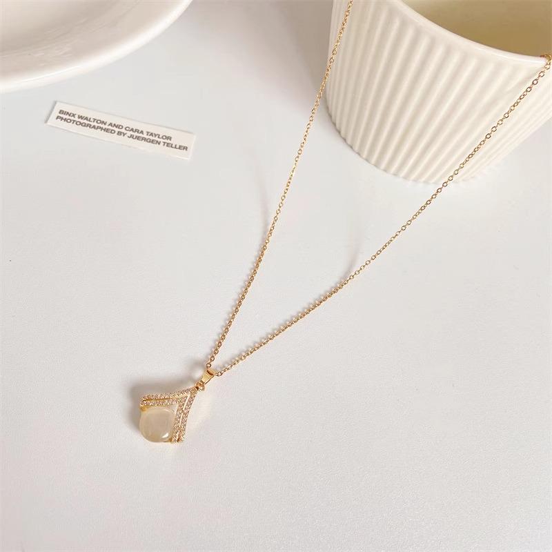 Copper-Plated Gold Pendant with Cat's Eye Stone Necklace: High-End Geometric Minimalist Accessory