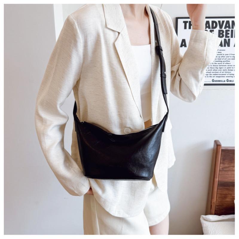 Niche lazy wind oil wax soft leather commuter women's bag casual large capacity dumpling bag fashionable solid color shoulder bag