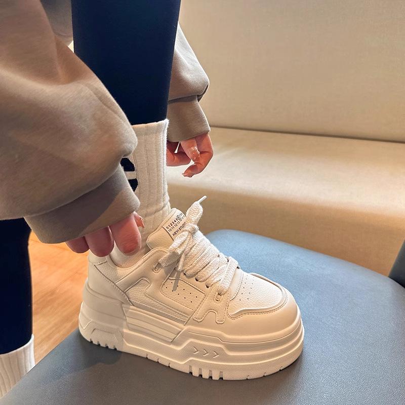 Weiche Leder-Plateau-Schuhe weiß Damen 2025 Herbst neu vielseitige Plateau-Erhöhung Damen-Schuhe lässige Sportschuhe rutschfest