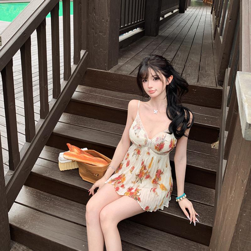 Pure Desire Sexy Lace Splicing V-neck Floral Suspender Skirt Women's Summer Waist and Thin Holiday Short Skirt