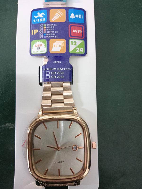 Montre à quartz A130 avec bracelet en acier