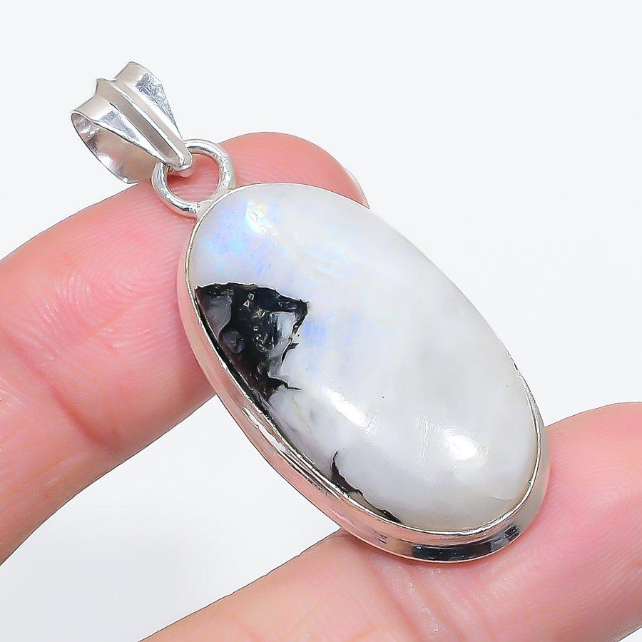 

Natural Moonstone Gemstone 925 Sterling Silver Jewelry Pendant 1.97 m9N73