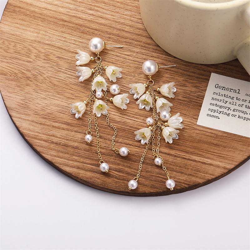 Multi-layers White Flower Tassel Earrings Imitation Pearl Women's Hanging Earrings Acrylic Floral Earrings Lily of the Valley