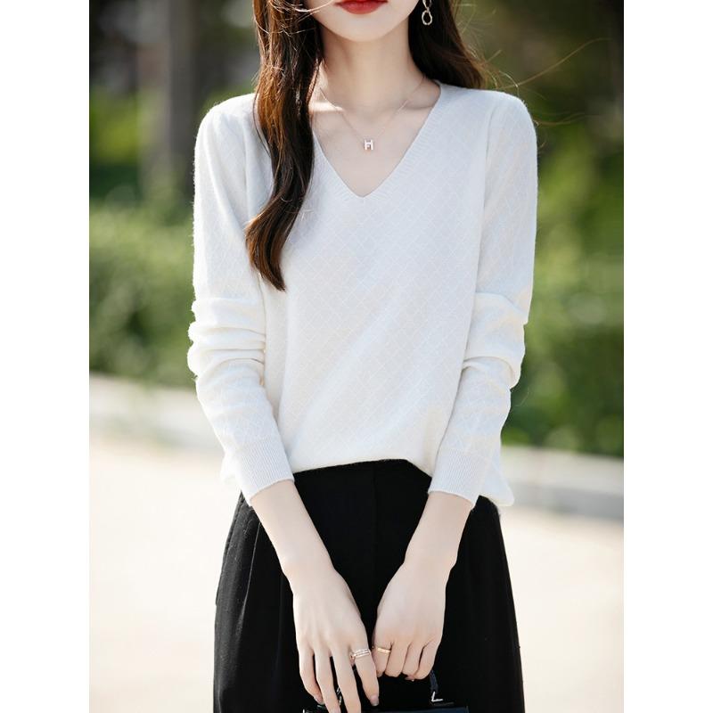 Autumn New Women's Knitted Sweater Andy Fleece Sweater Women's V-neck Long-sleeved Bottomed Prismatic Sweater Women's Batch