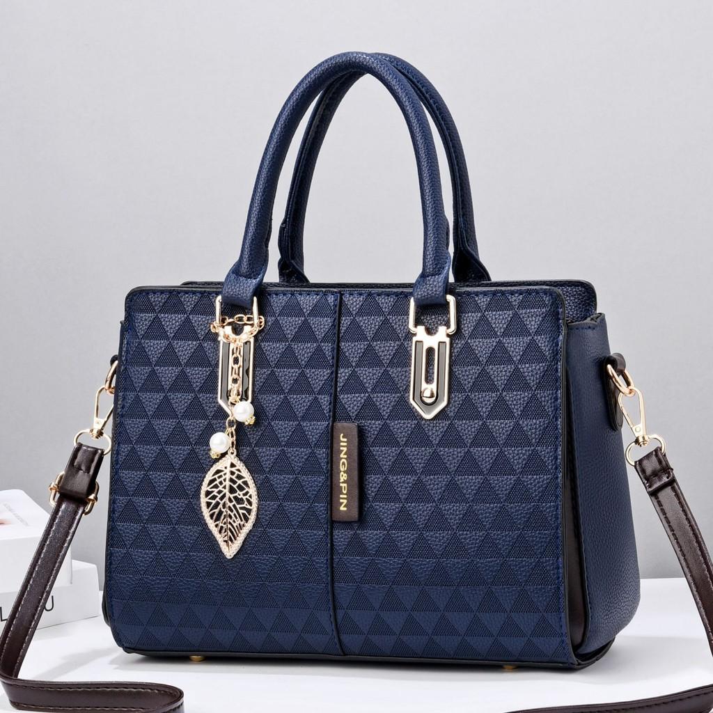 Stylish And Trendy Women's Pu Tote Bag With Soft Grip Perfect For Fall And Winter Outfits