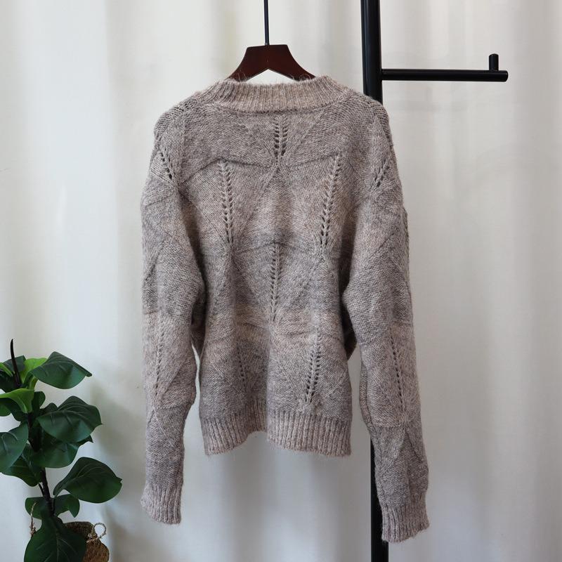 Autumn and Winter New Round Neck Sequined Hollow Sweater Pullover Loose Soft Waxy Gentle Knitted Sweater Top Women