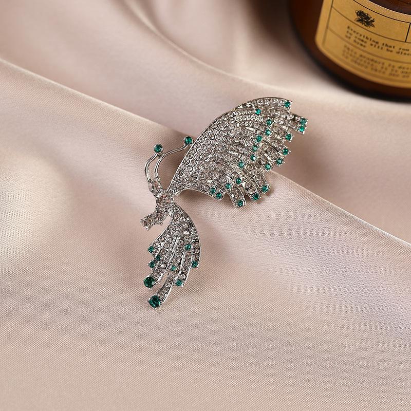 Elegant Pearl Brooch for Women's Suits - High-End Jewelry Pin