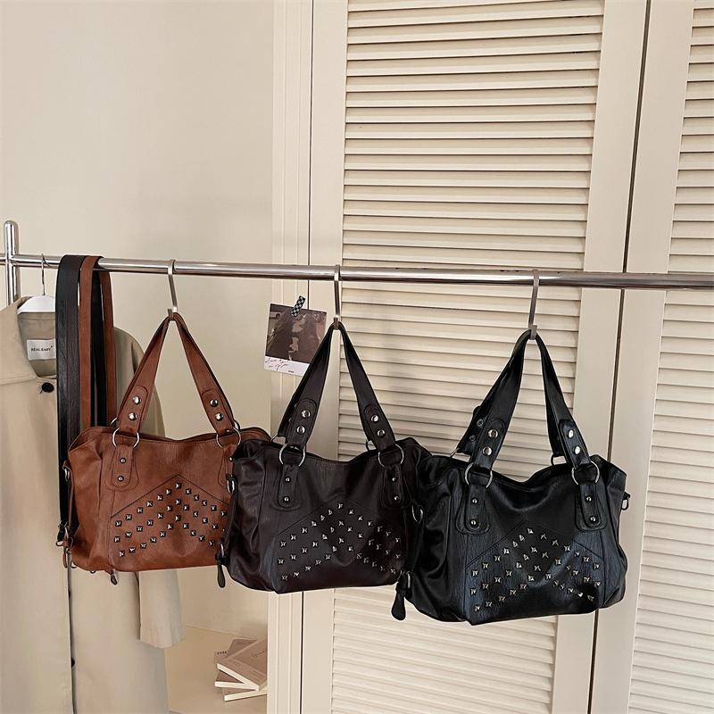 Vintage Large Capacity Rivet Tote Bag Women's Shoulder Underarm Bag