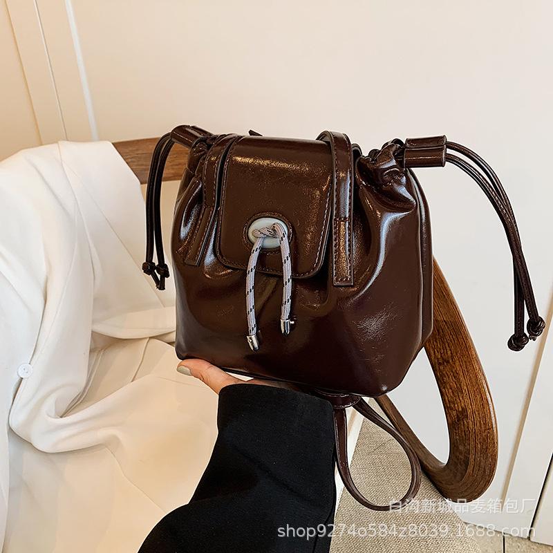

Fashion popular pump with bucket bag women s 2025 new autumn beauty feeling shoulder bag niche design bag