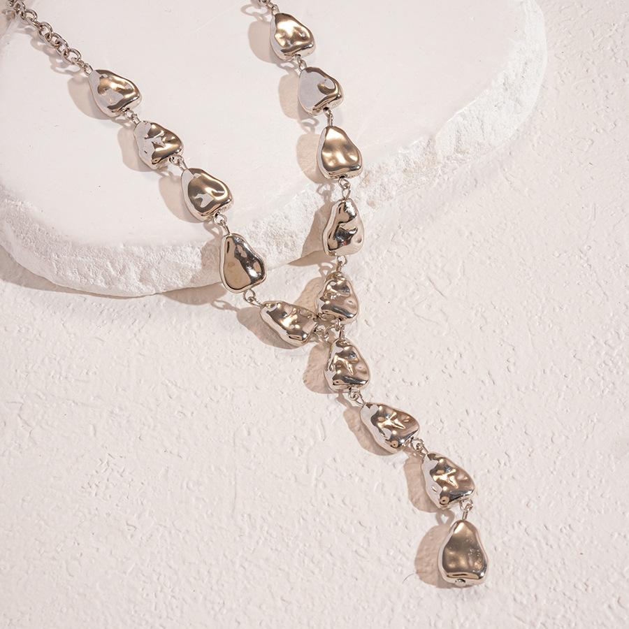 Folded Irregular Triangle Pea Collarbone Chain Personality Premium Necklace
