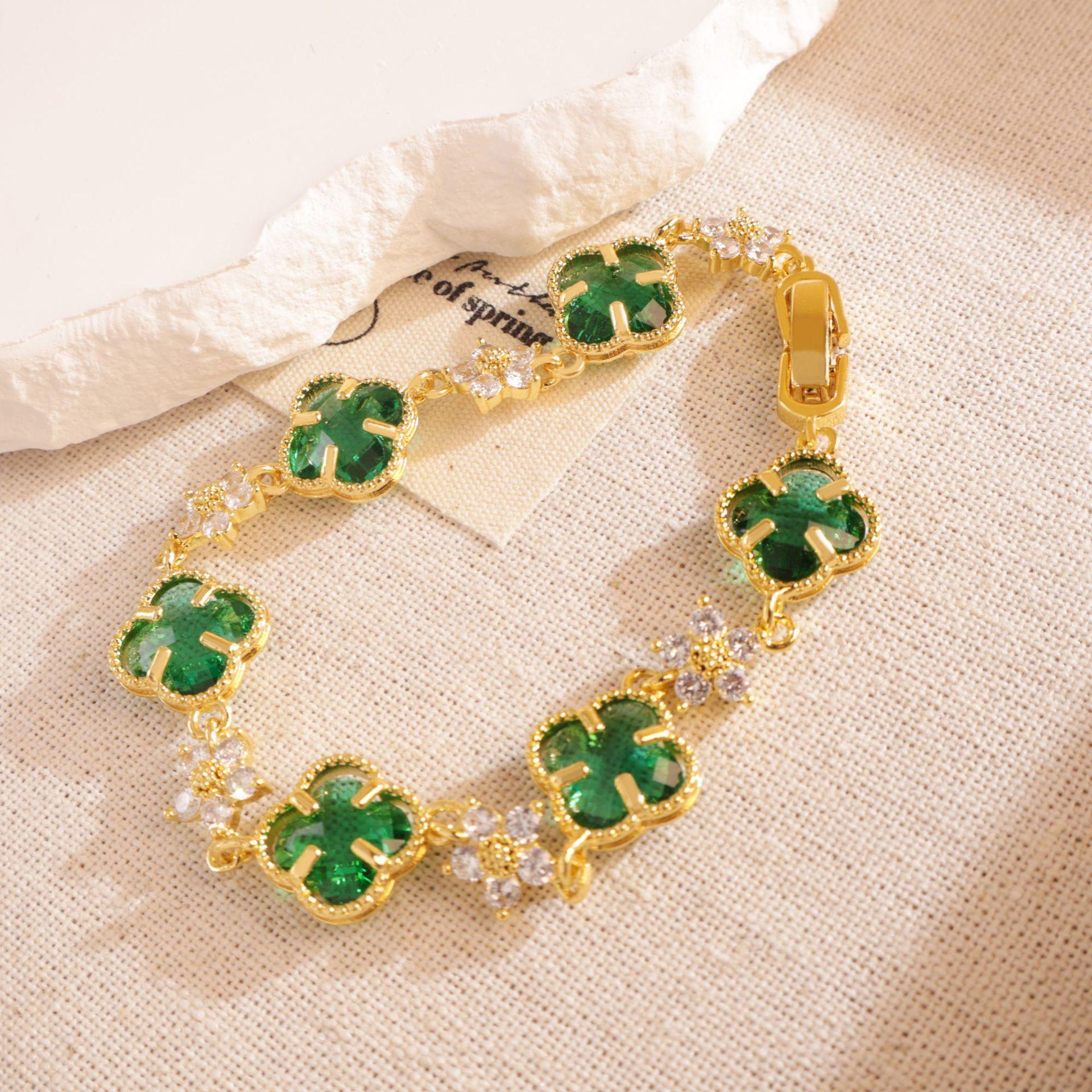 

Браслет не выцветает. Женский летний браслет из циркона с четырехлистным клевером, легкая роскошь, двусторонний, простой, высококлассный.