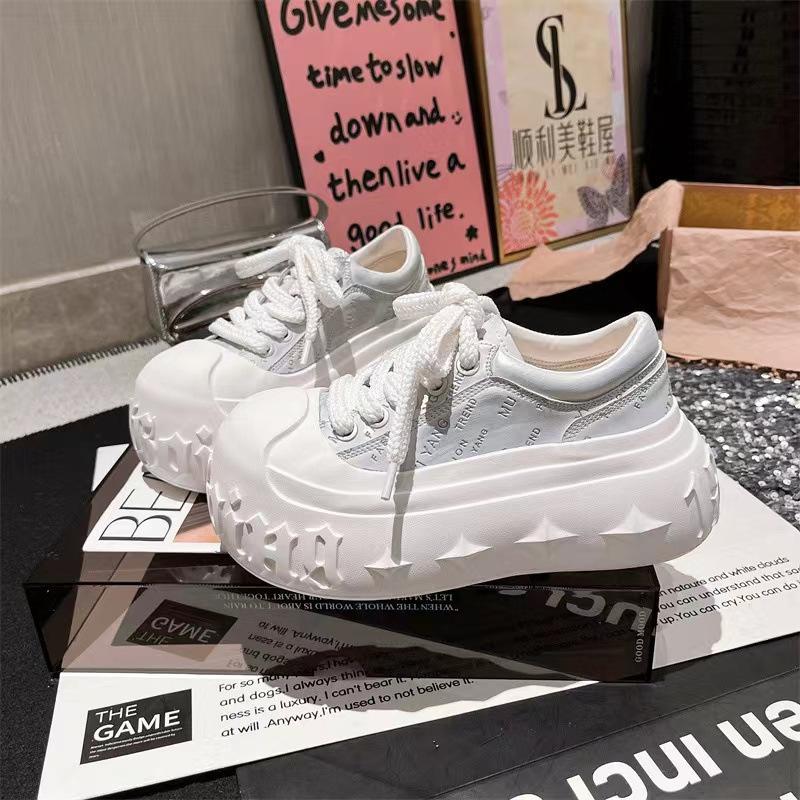 

Перламутровые буквы, толстая подошва, туфли-маффины в повседневном стиле, весенне-летняя новинка, растворяющиеся туфли, маленькая спортивная обувь, маленькие белые туфли, женская обувь 35