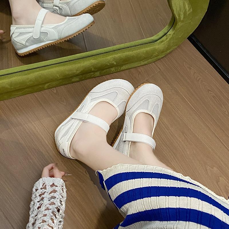 Lazy Shoes Go Well with Casual Sports