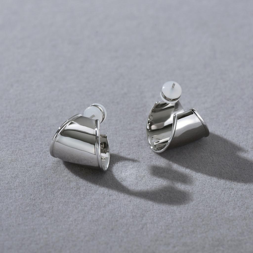 Nischen Design Schwere Industrie Fortgeschrittener Metall Kupferbeschichtet 18 Karat Echtsilber Breite Edition Schmuck S925 Silberne Nadel Ohrringe Temperament Ohrringe