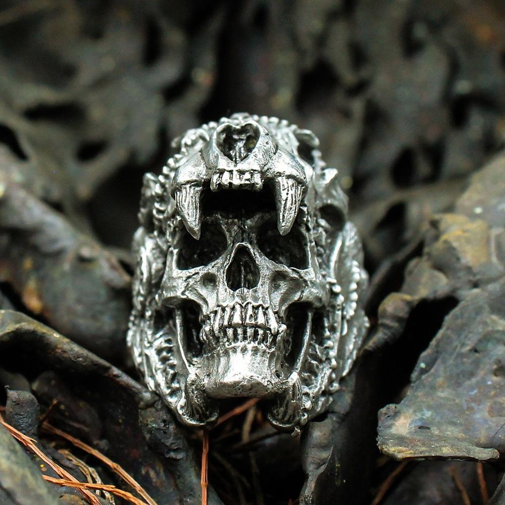 Classic Punk Style Men's Skull Ring - Retro Fire Design