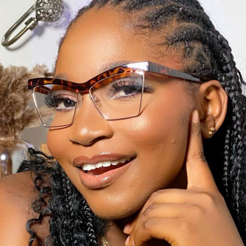 Women's glasses, cat's eye large-frame square glasses.