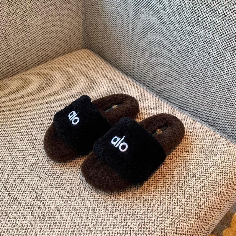 Premium retro letter fluffy slippers women wear new comfortable and light home warm one-word drag