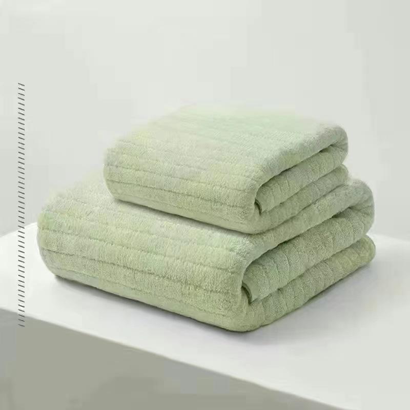 Luxury Extra-Large Women's Bath Towel - Ultra-Thick, Soft, and Absorbent for Adults