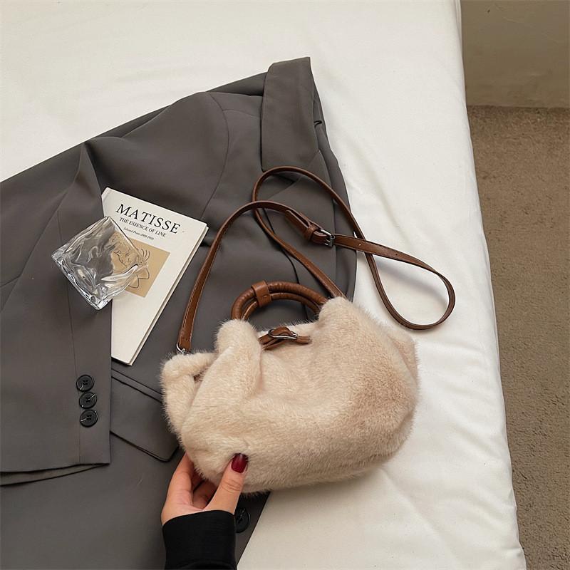 IELGY Ladies Handbag Autumn Winter Fashionable All-Match Cross-Body Plush Bag