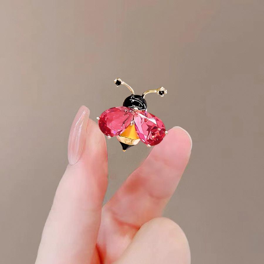 Elegant Pearl Brooch - High-End Minimalist Clothing Accessory