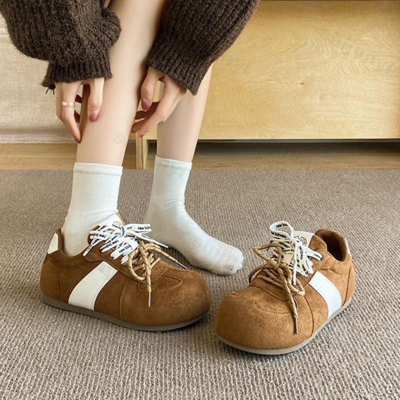 Women's Flat Casual Sports Shoes Spring 2026 Comfortable Non Slip Outdoor Casual Shoes Retro Lace-Up Fashion Female Sneakers