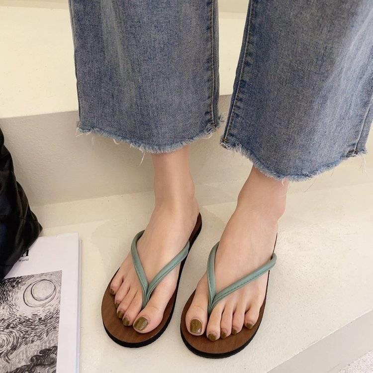 Flat-bottomed flip-flops wear non-slip beach shoes pinch feet seaside cool slippers shoes 40 зелёный 2340₽