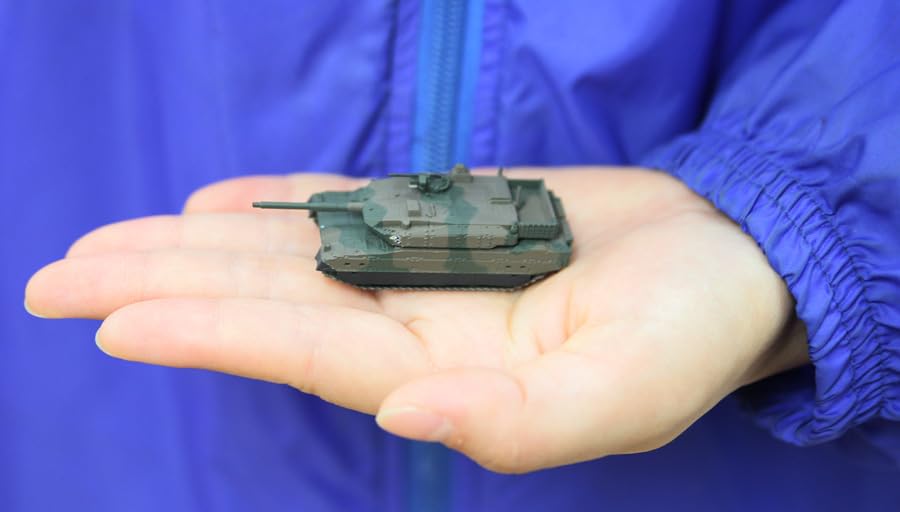 Pit Road 1/144 SGS Series Ground Self-Defense Force Type 10 Tank, Painted and Finished Model, SGS03