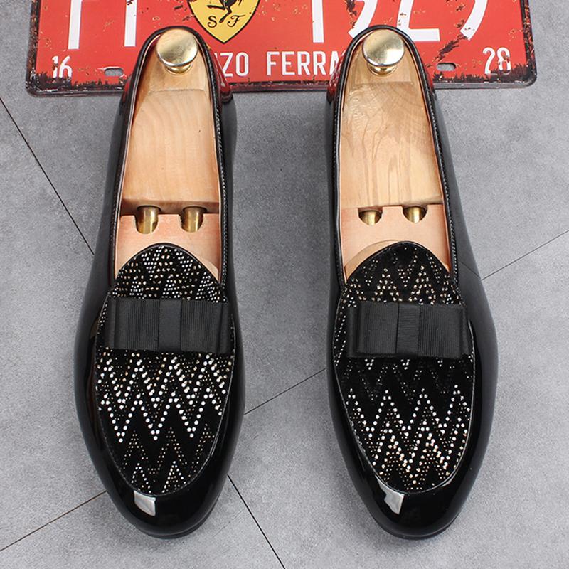 Designer Men Black Bowtie Patent Leather Slip On Casual Shoes Gentleman Formal Wedding Dress Homecoming Footwear Zapatos Hombre