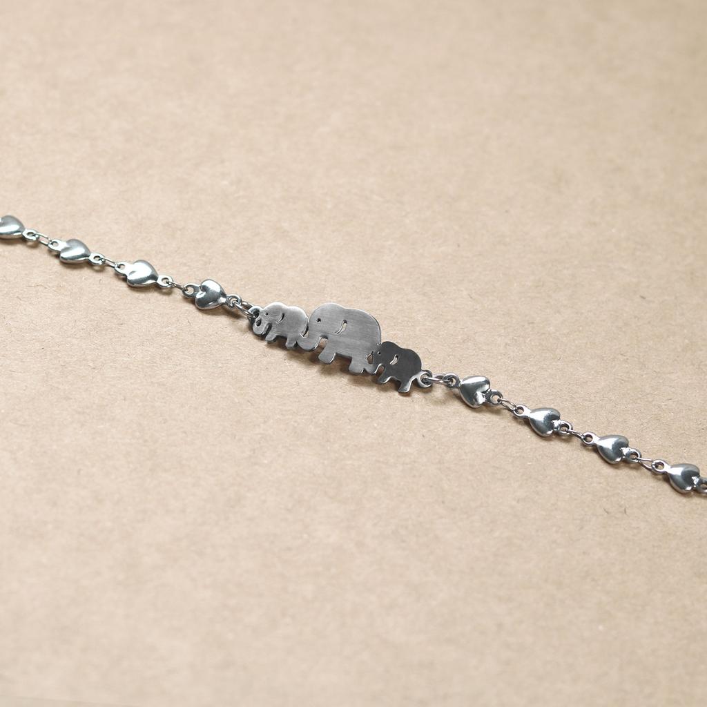 Stainless Steel Elephant Bracelet, Heart-Shaped Elephant Pendant, Adjustable Chain, Unisex, Suitable For Everyday Wear.