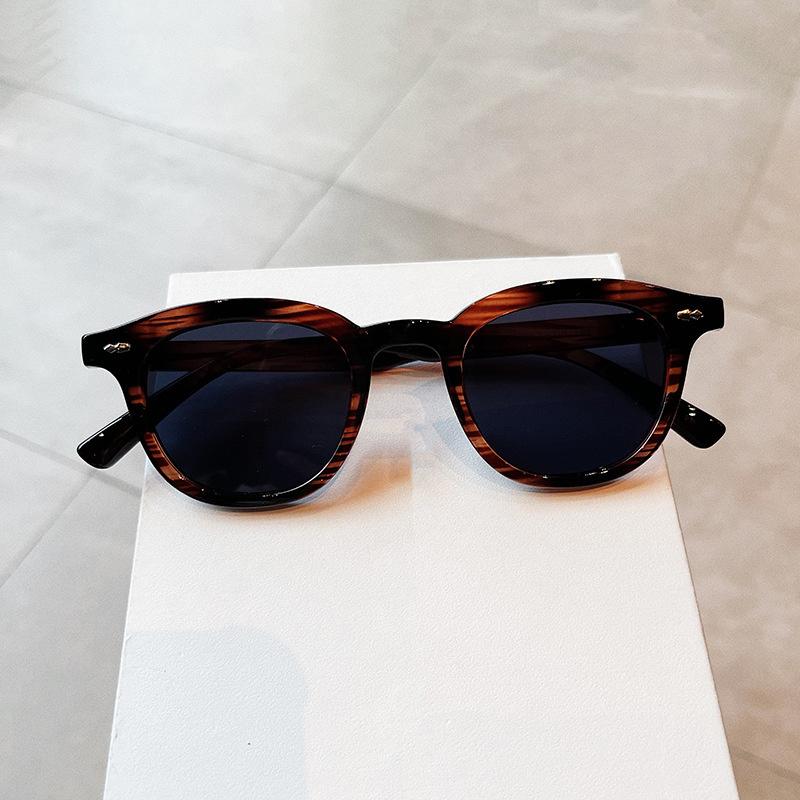 

New Women Rivet Retro Outdoor Sunglasses Black Blue Korean Round Fashion Driving Sun Glasses Unisex Ocean Lenses Shades UV400 As Photos Showing