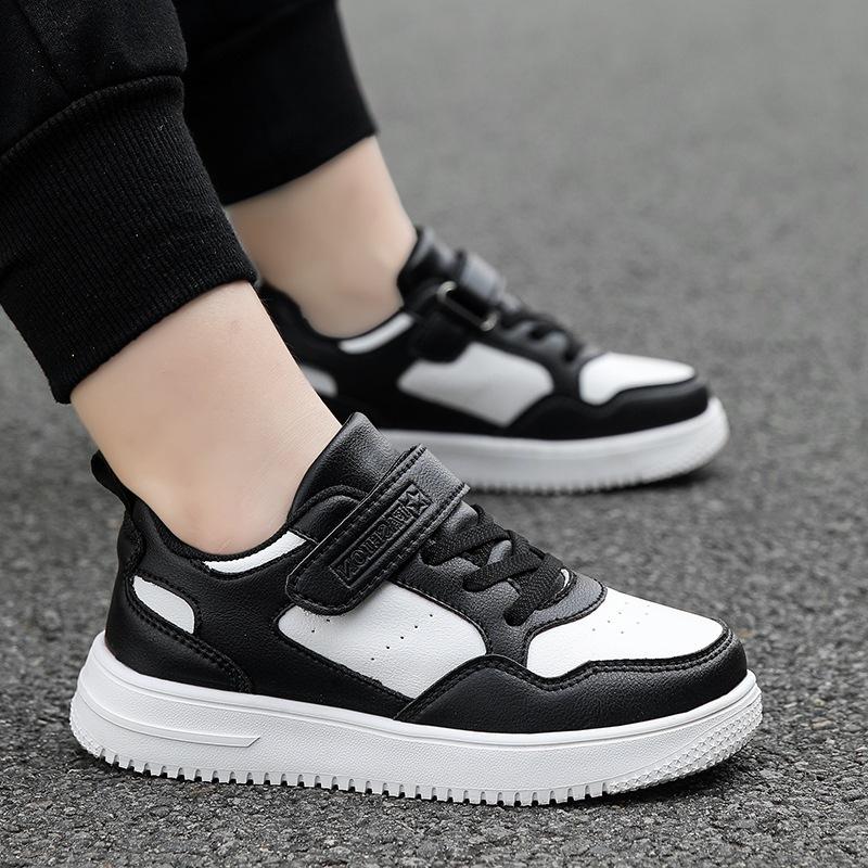 Breathable sneakers for children and older kids, perfect for summer2026New low-top summer sneakers for boys, featuring a mesh upper