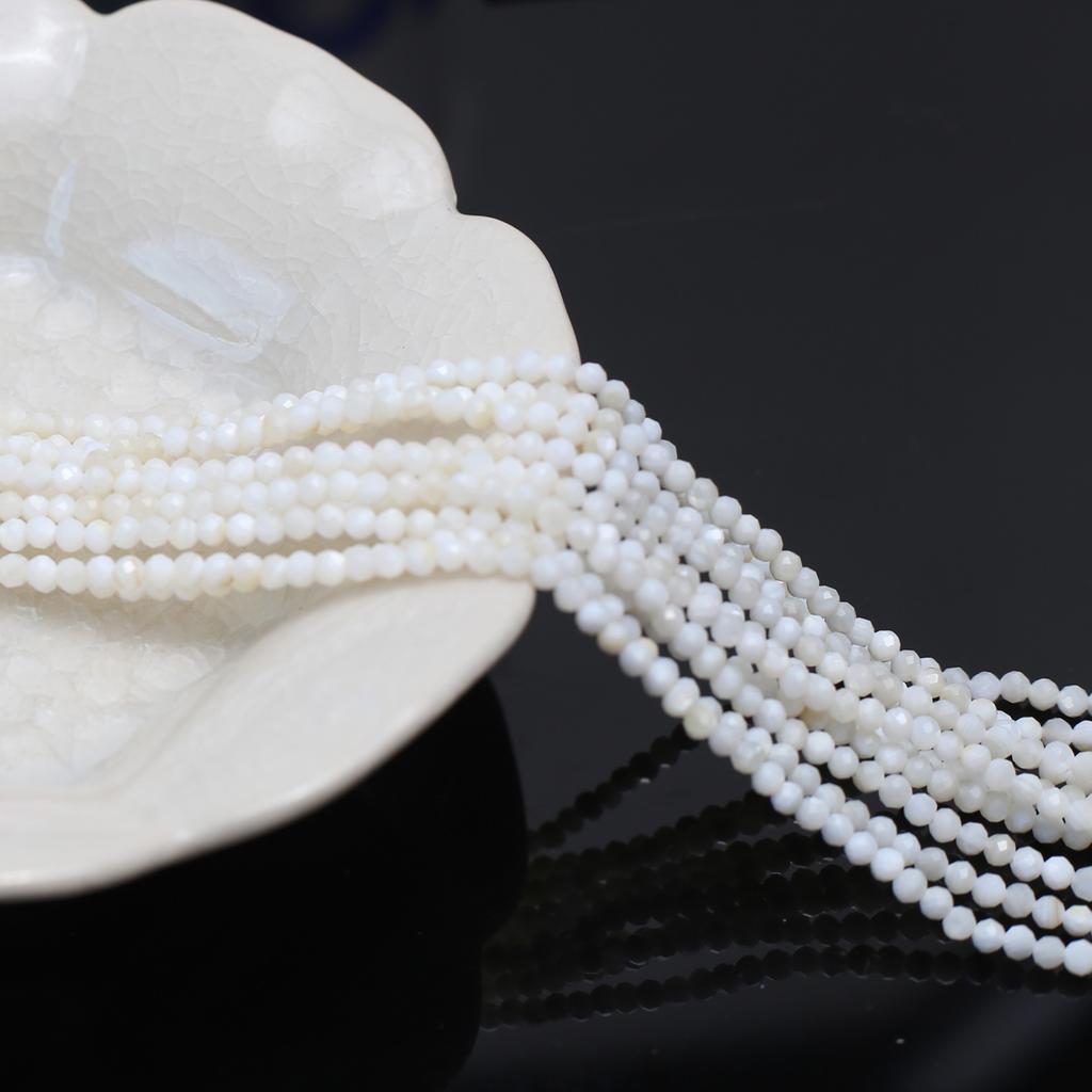Přírodní sladkovodní mušlové korálky Bílé fasetované korálky 2-4mm Pro výrobu šperků DIY Náhrdelník Náramek Náušnice Doplněk Délka 38cm