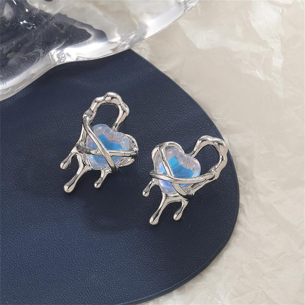 Creative Cute Heart Stud Earrings for Women Bound Tearful Crystal Love Earrings New Fashion Korean Statement Jewelry Gift