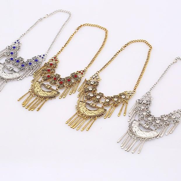 Alloy Vintage Carved Necklace With Embedded Rhinestones Decor Design Tassel