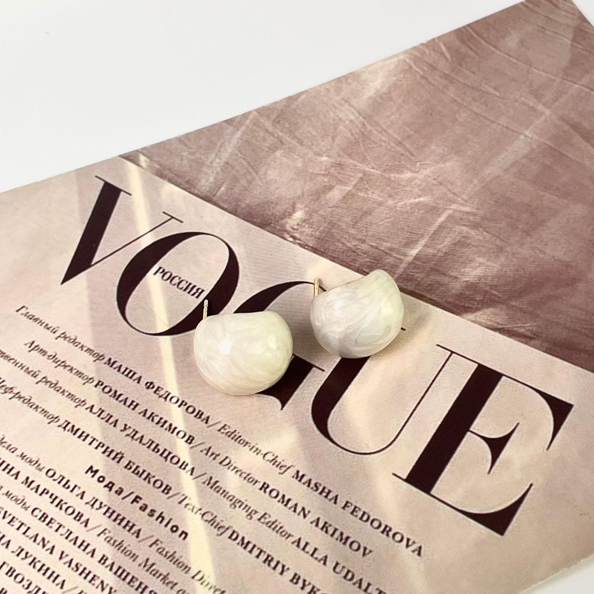 

Niche Cream White C-Shaped Doudou Super Tender Earrings Earrings Clips No Pierced Earrings Sweet Stud Earrings Women s Accessories Tide