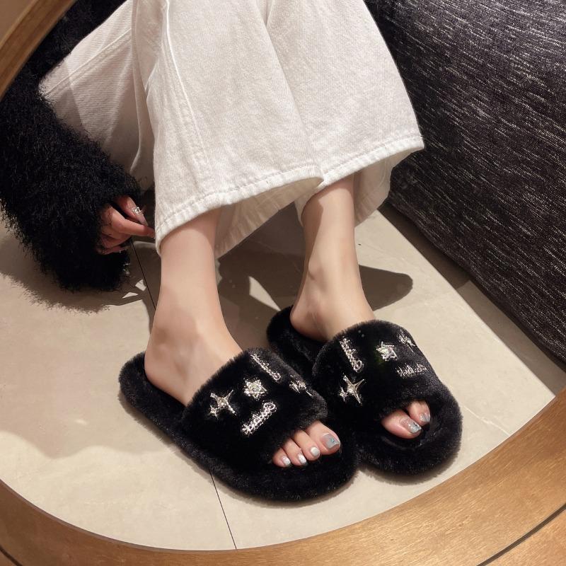 Fashion Wear Versatile Warm Winter Slippers with Metal Decoration Women Outer Velvet Cotton Winter Slippers with Velvet Slippers Women