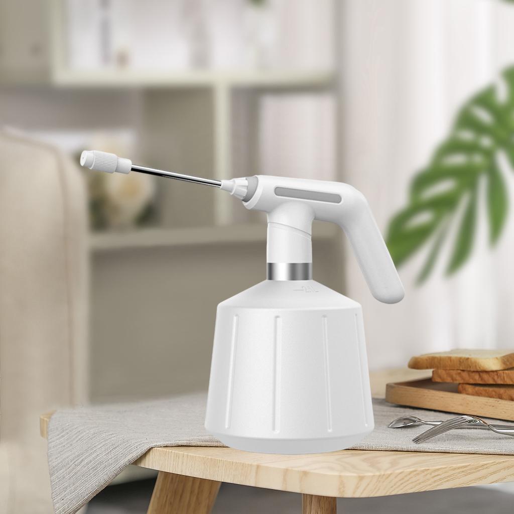 Ruční tlakový postřikovač pro zahradní dezinfekci