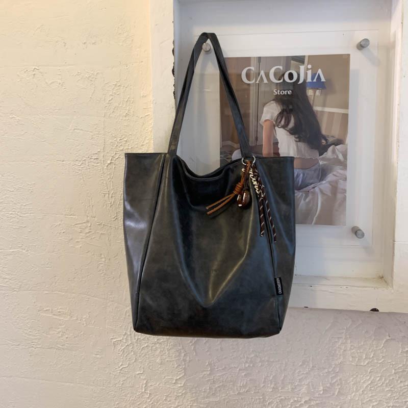 Large Capacity Bag Women's Retro Autumn New Simple Shoulder Bag Casual Commuter Tote Bag Women's Bag