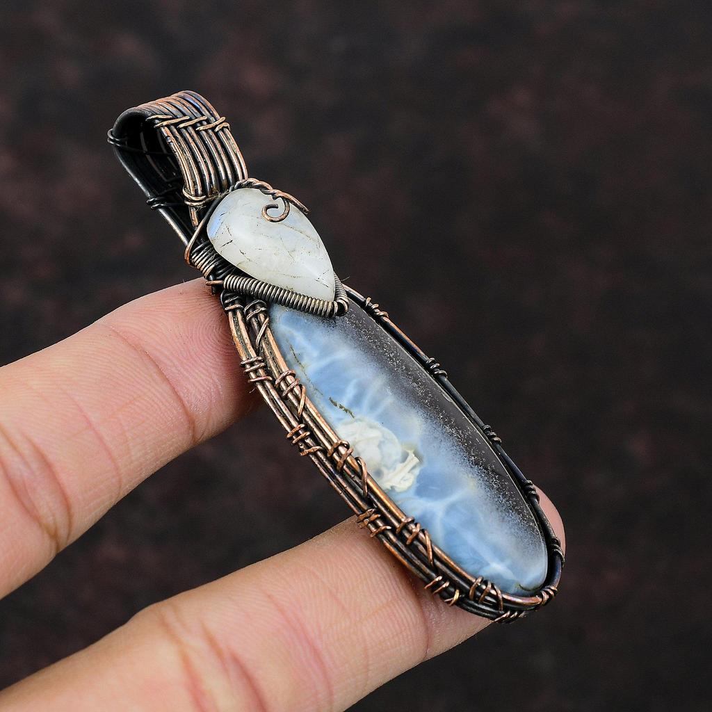 Opal Owyhee Niebieski W Miedzianym Oplocie Wisiorek Ręcznie Robiony Wisiorek z Kamieniem Szlachetnym Unikalna Miedziana Biżuteria Wisiorek z Kamieniem Księżycowym Biżuteria Wire Wrapping