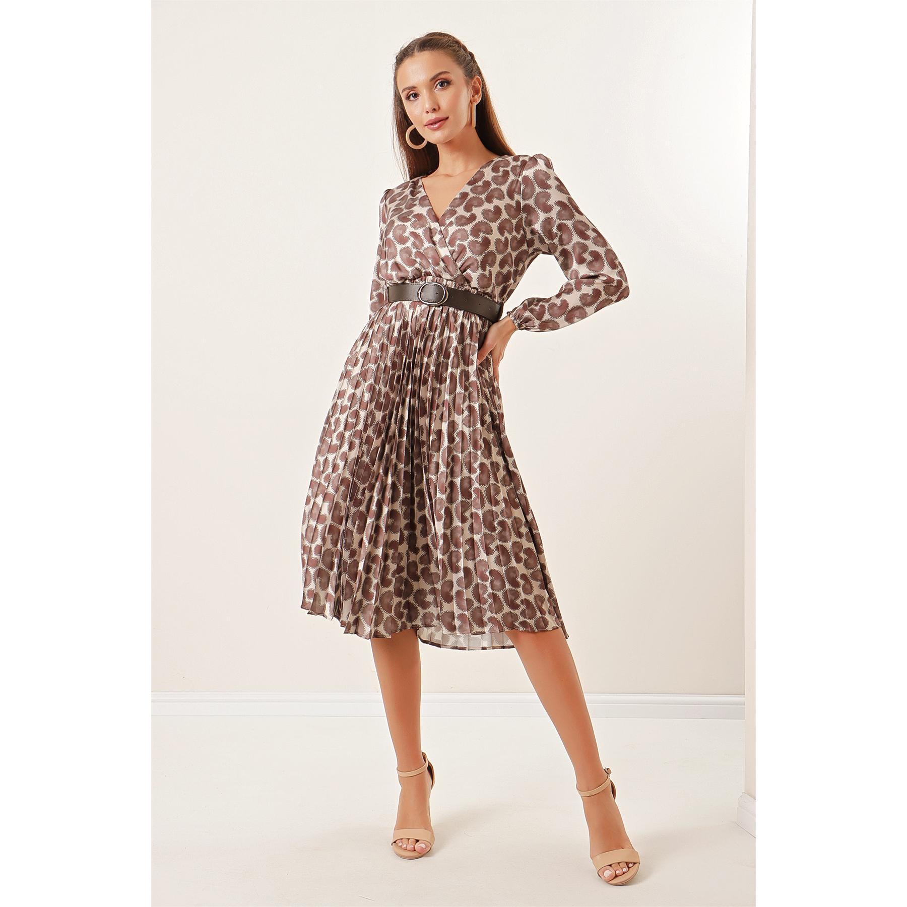 

Плиссированное атласное платье с двубортным воротником и поясом на подкладке M кофейный