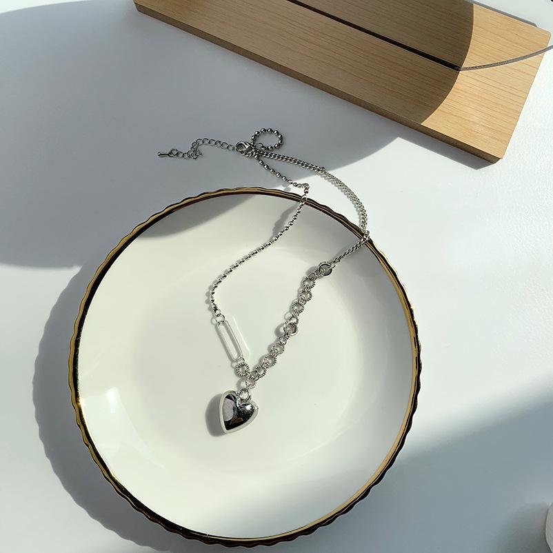 Korean version of splicing love necklace light luxury new design sense collarbone chain exquisite titanium steel necklace jewelry