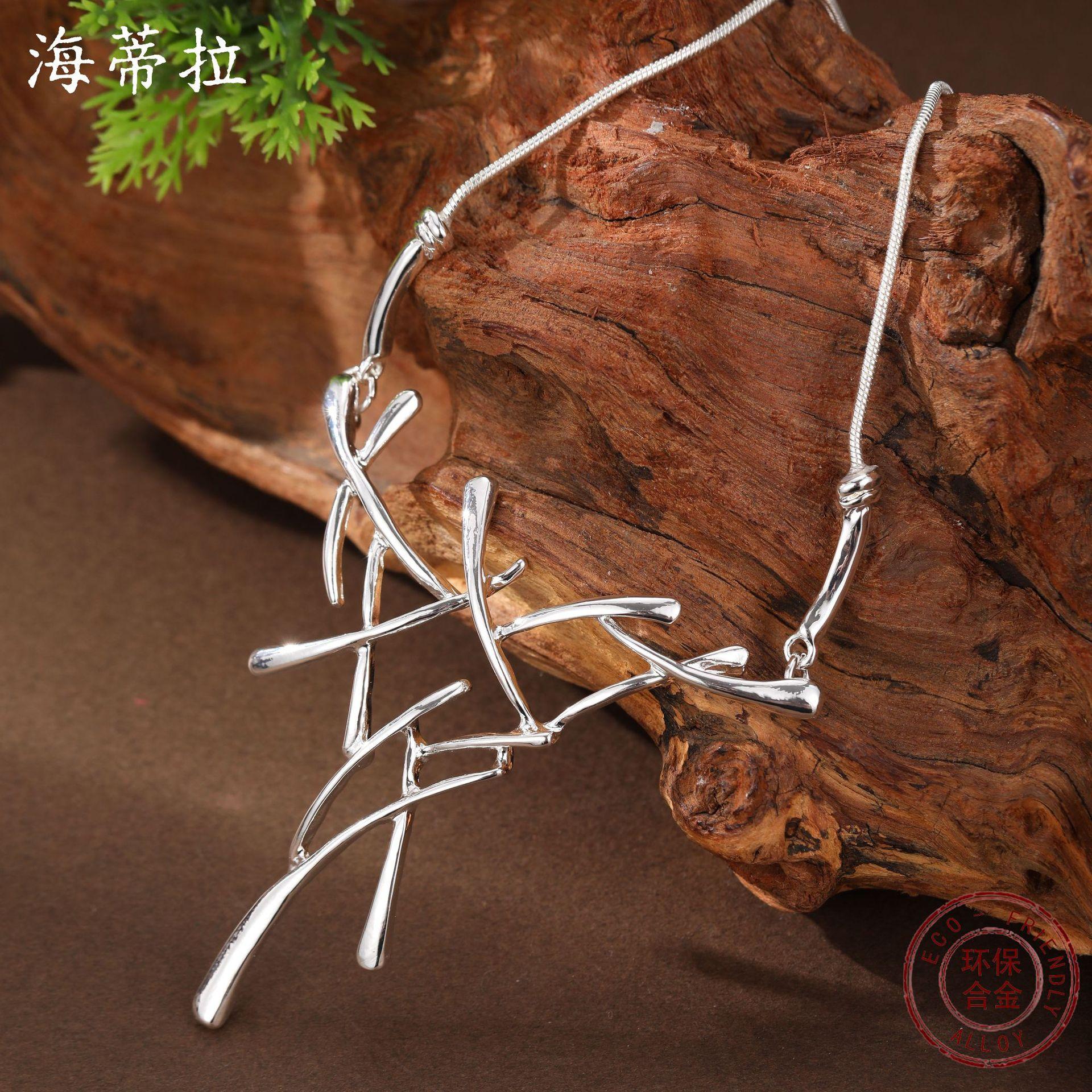 

Модное индивидуальное женское ожерелье в форме животного белый