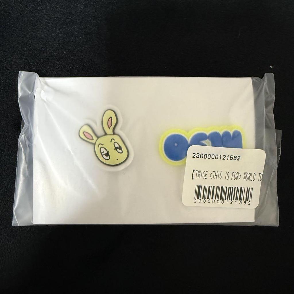 [USED] TWICE Tzuyu (TZUYU) Rubber Name Keychain & Rubber Pin