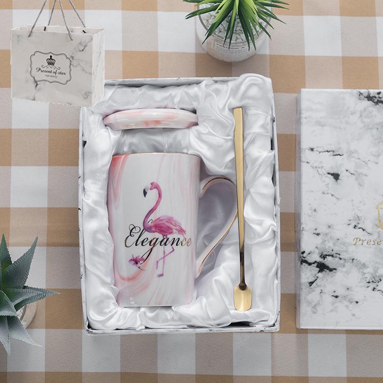 Elegant Marble Pattern Mug with Gold Trim, Spoon Lid, and Custom Logo - Ideal for Coffee or as a Souvenir Gift.